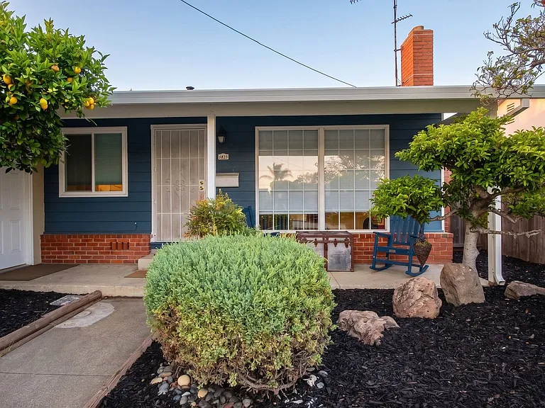1823 Lawndale Ave — Photo 2