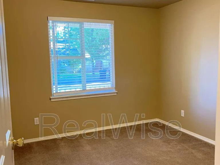 20611 Daisy Ln — Photo 15