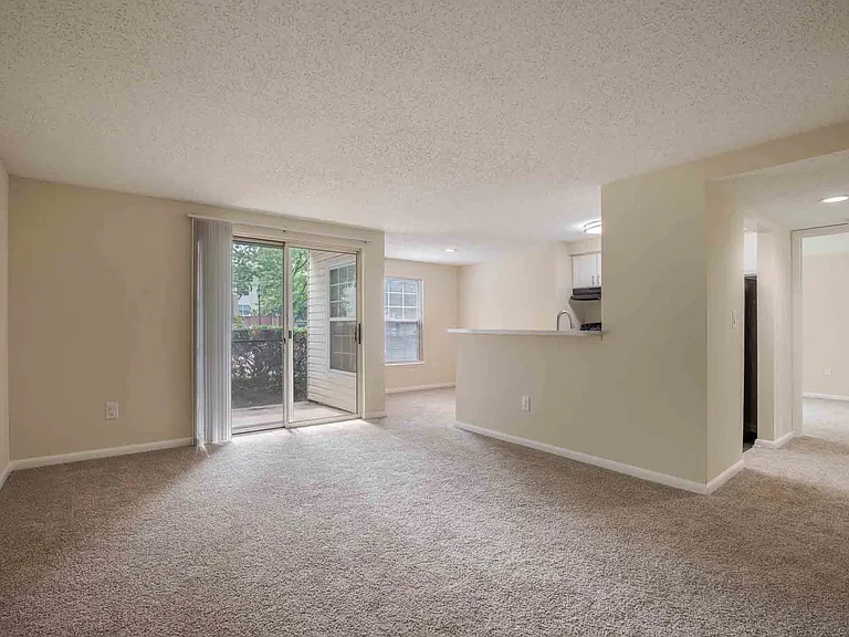 Kingscrest Apartments — Photo 22