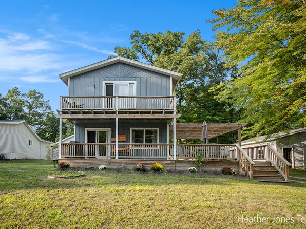 5303 Stray Dr, Newaygo, MI 49337