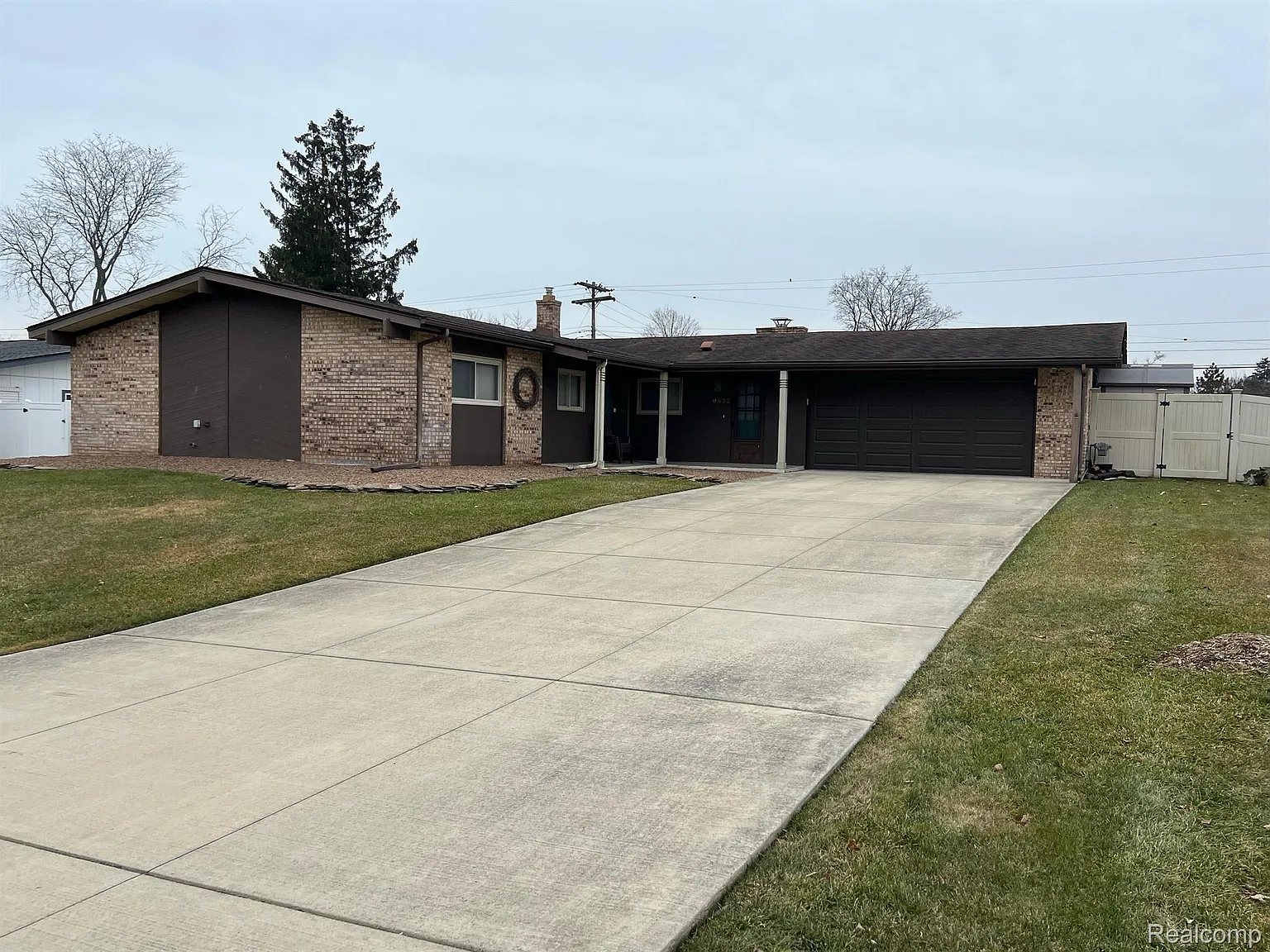 8552 Tamarack Dr photo 1