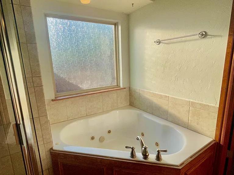 819 Rickwood Cir — Photo 16