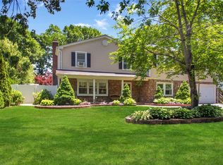 5 Pennaquid Rd, Coram, NY 11727