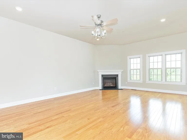 3838 Fulham Rd — Photo 13