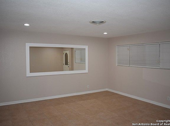 3rd image of 10819 Burr Oak Dr