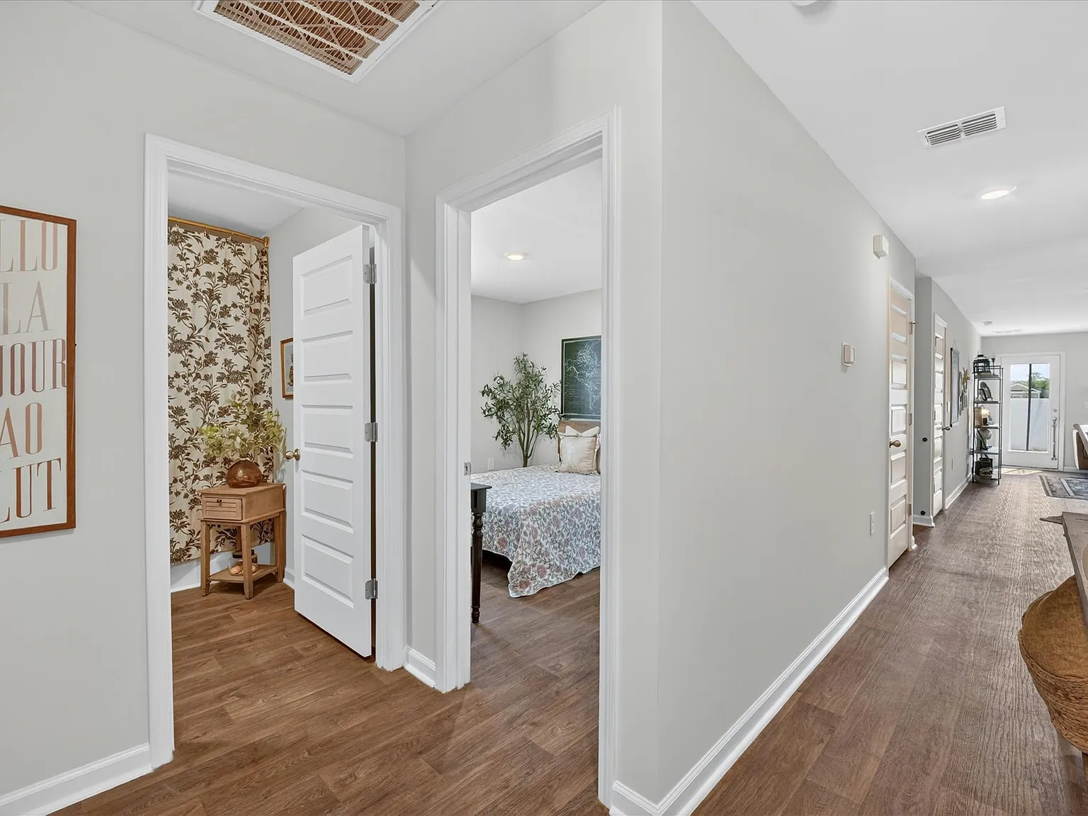 3 bed, 1193 sqft, $1,950 — Photo 2