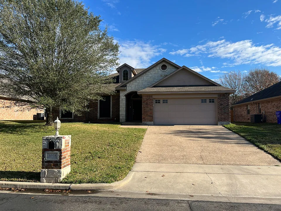 3016 Pueblo Dr