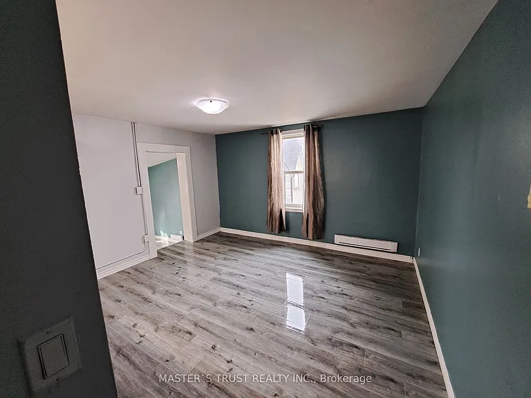 27 Front St N #201 — Photo 4
