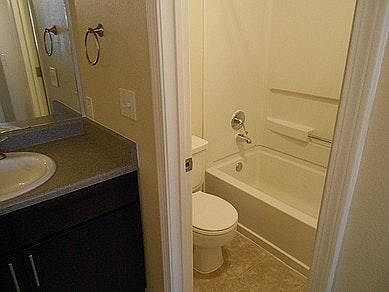 Full bathroom with shower/tub