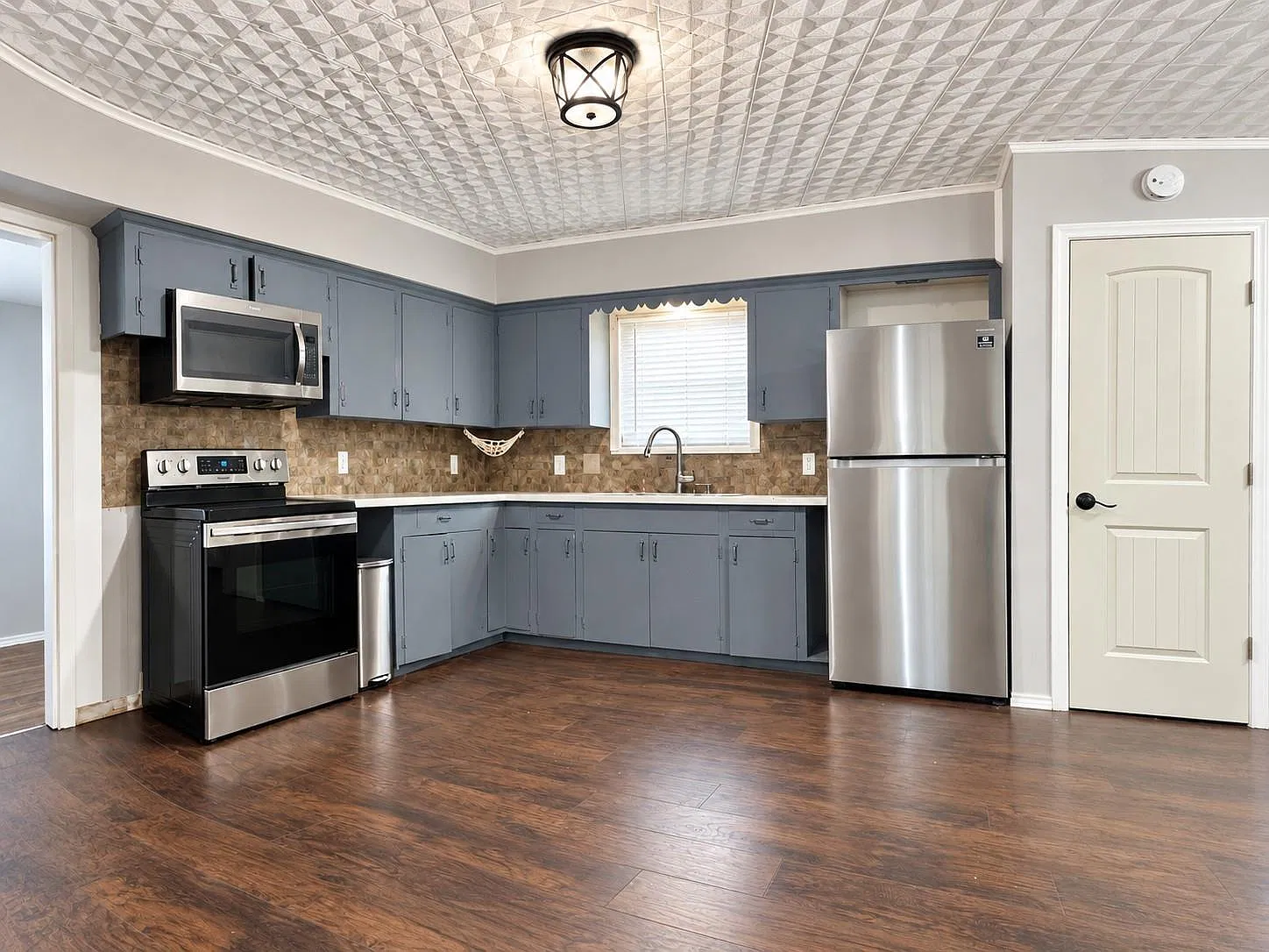 3 bed, 1.5 bath, 1532 sqft, $1,650 — Photo 4