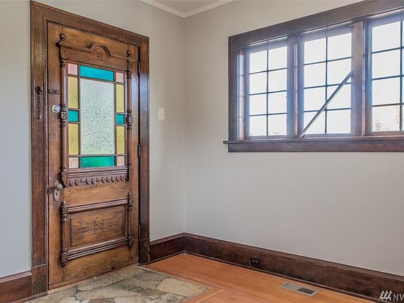 3rd image of 211 Avenue C