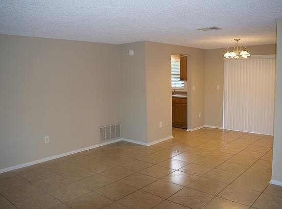 4th image of 1410 Stone Creek Dr