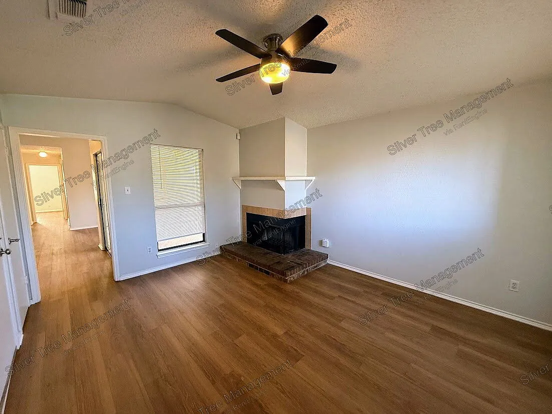 2 bed, 2.0 bath, 1054 sqft, $1,495 — Photo 2