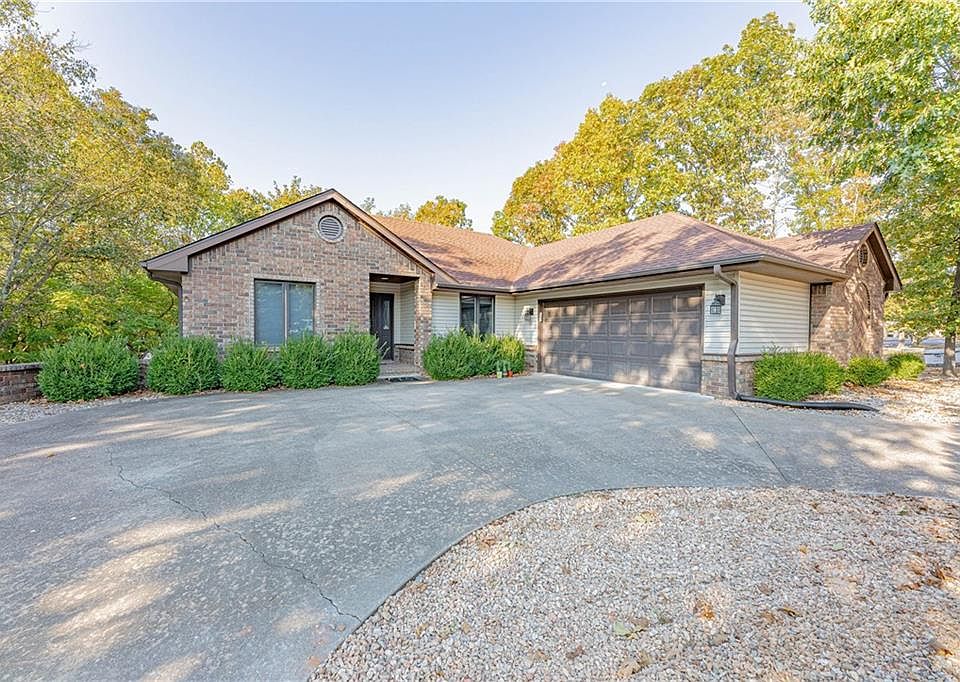 1st image of 25 Stonehaven Dr