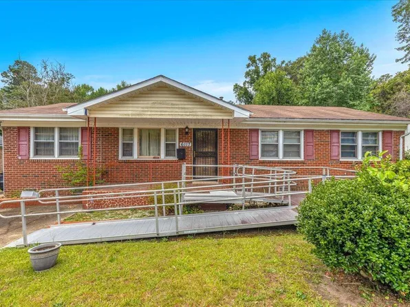 6117 Louise St, Fayetteville, NC 28314