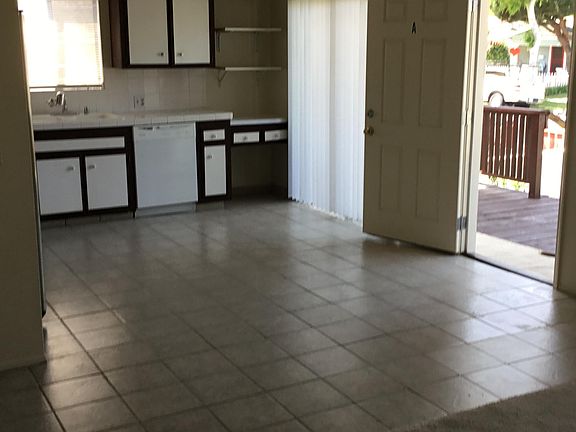 KITCHEN&FRONT DECK/YARD