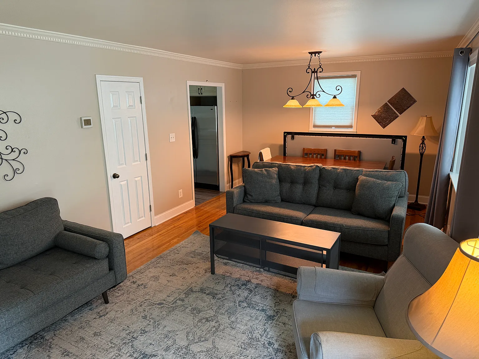 3 bed, 2016 sqft, $3,000 — Photo 2