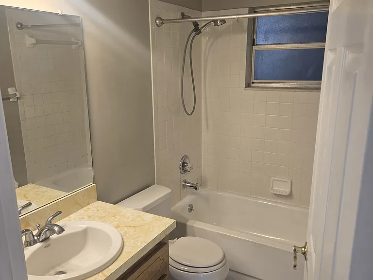 1220 Franklin Dr — Photo 3