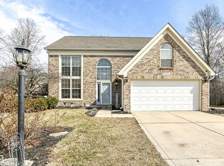 9046 Glass Chimney Ln, Fishers, IN 46037