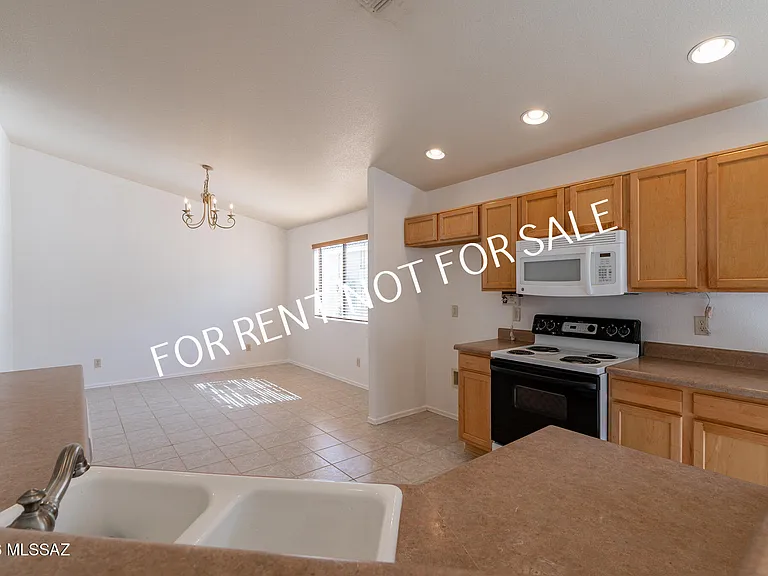 2439 W Rousseau St — Photo 16