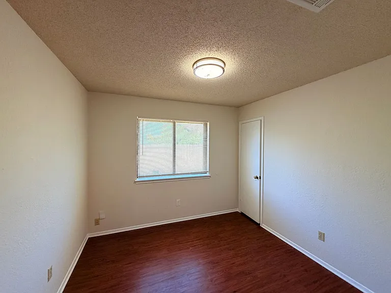 2013 James Pl — Photo 26