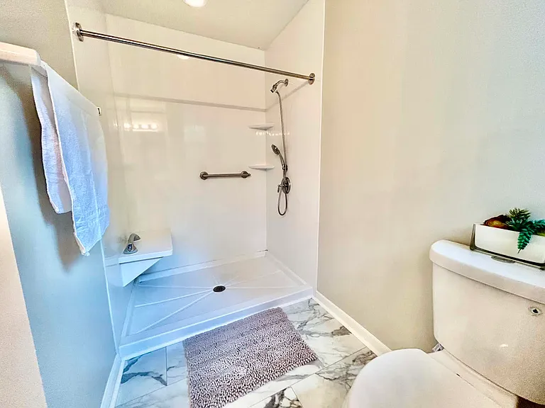 2512 Grand Glen Rd — Photo 24