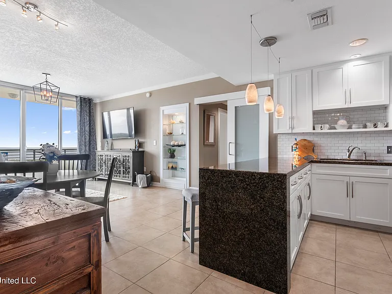 2060 Beach Blvd #707 — Photo 12