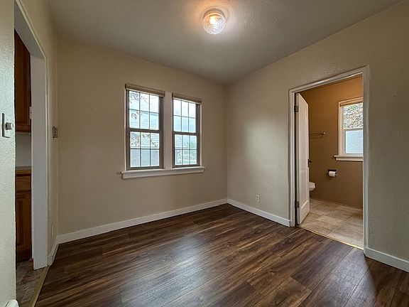 5th image of 4006 N Addison St