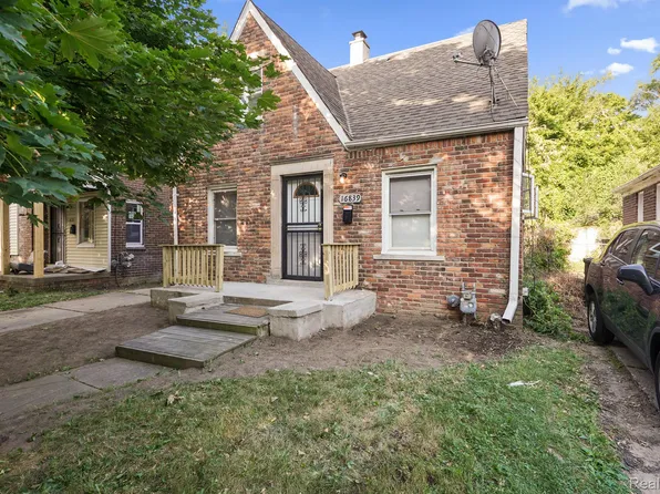 16839 Saint Marys St, Detroit, MI 48235