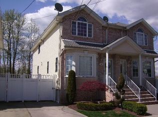 122 Aviston St, Staten Island, NY 10306