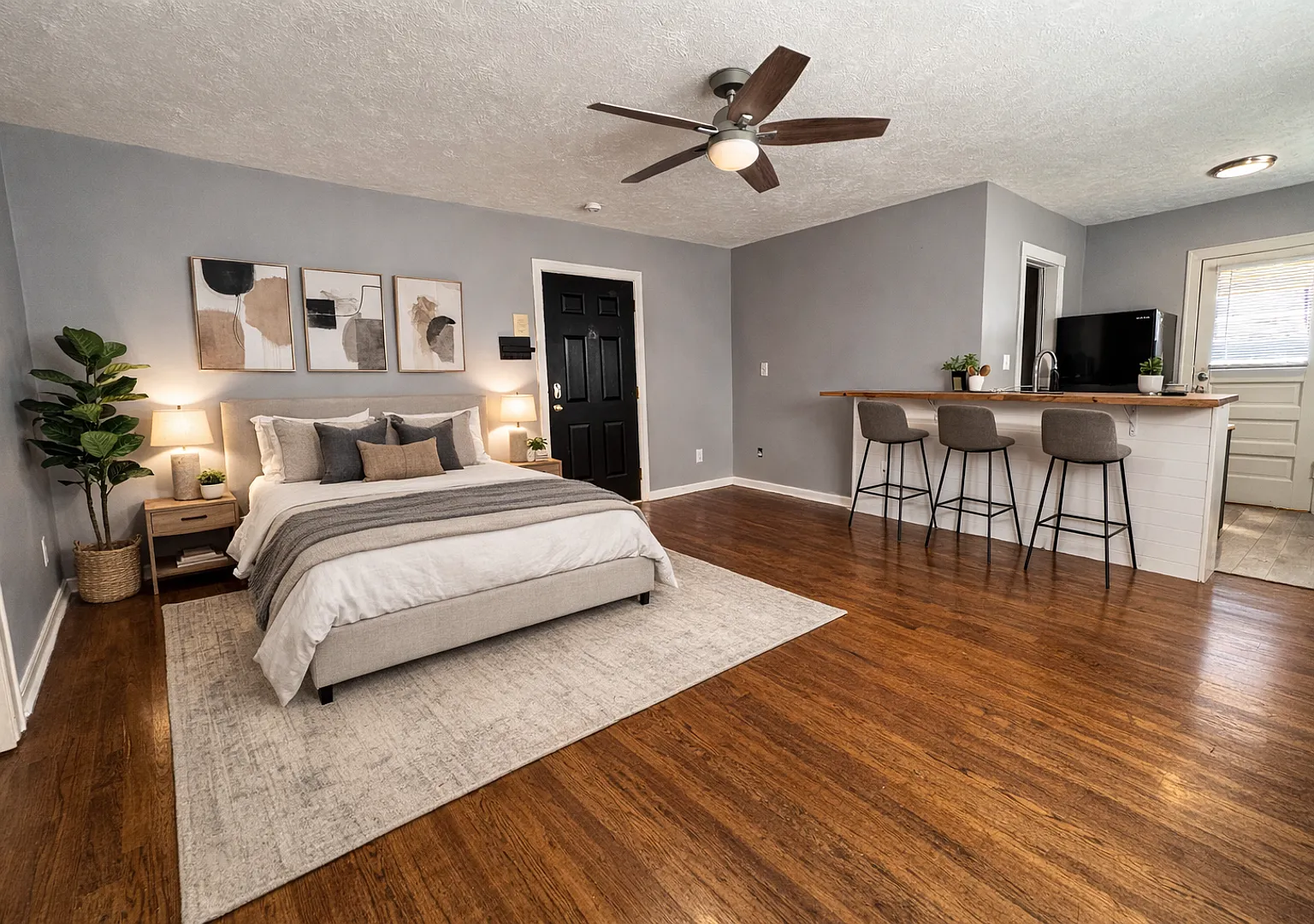 648 S 12th - 12H Apartments — Photo 1