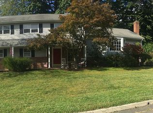 5 Lorraine Dr, Park Ridge, NJ 07656