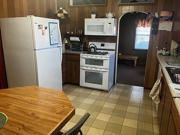 3rd image of 425 E Dakota St