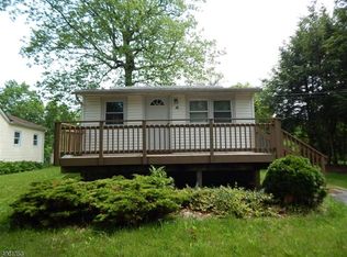38 Kingsland Rd, Hewitt, NJ 07421