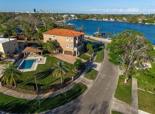 209 Corsino Way S, Saint Petersburg, FL 33705