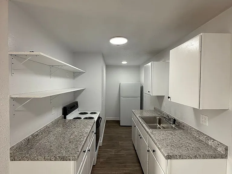 Crossroad Apartments — Photo 6