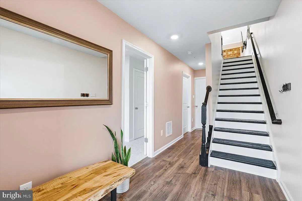 4 bed, 4.0 bath, 1824 sqft, $2,900 — Photo 3