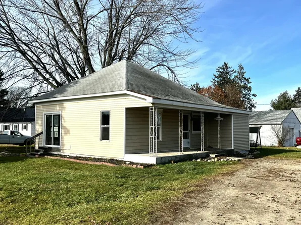 420 W 1st St, Trufant, MI 49347