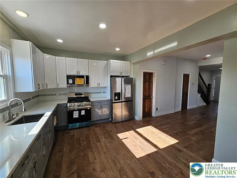 912 Spring Garden St — Photo 4