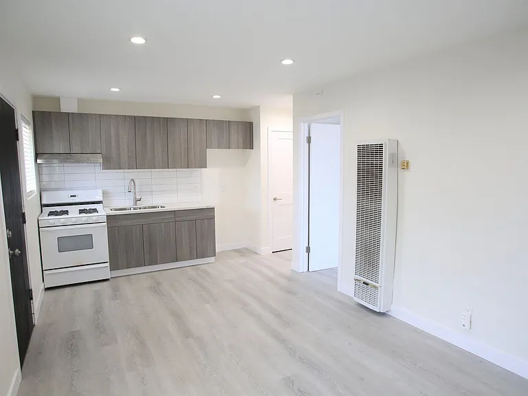 1312 W. Florence Ave — Photo 2