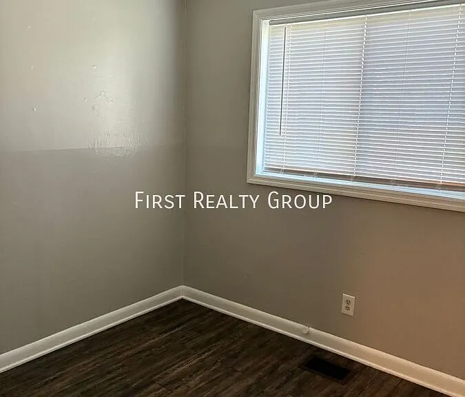 3700 Runyon Ave — Photo 8