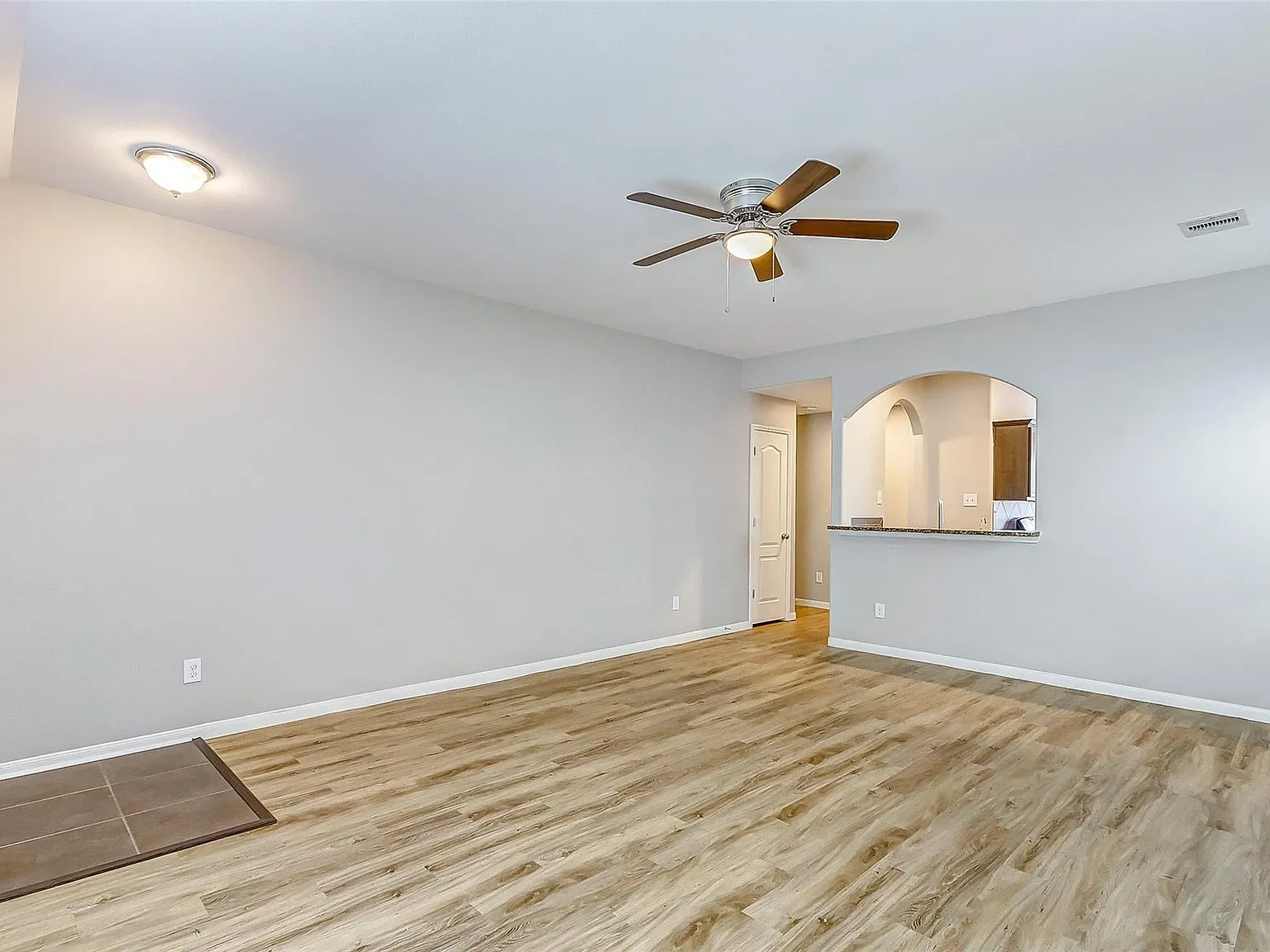 3 bed, 1395 sqft, $2,300 — Photo 3