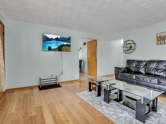 2nd image of 545 15th St #1