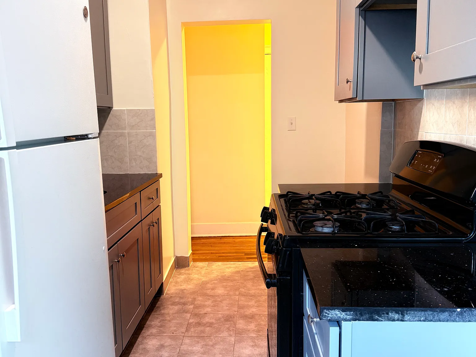 14444 Sanford Ave — Photo 4