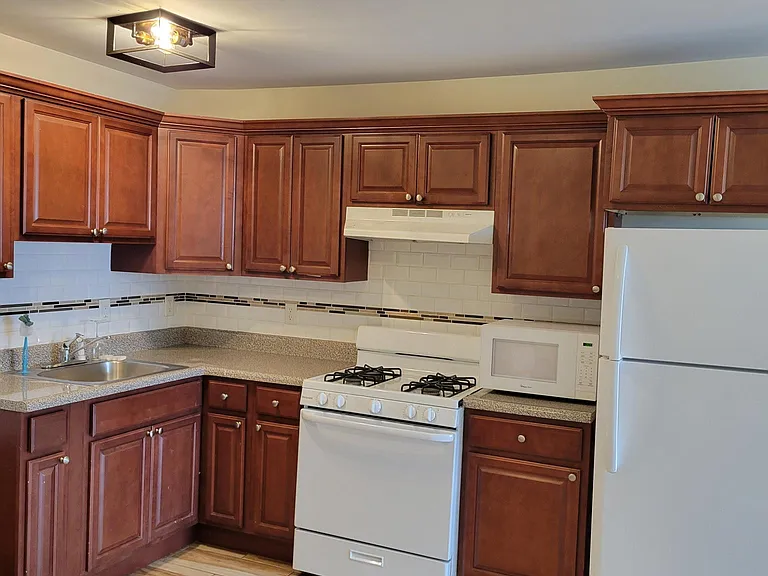33 Winans Ave #3 — Photo 1