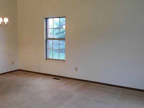 2nd image of 3562 Chesapeake Dr