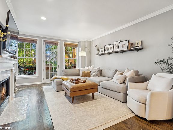 2nd image of 3714 N Greenview Ave #1