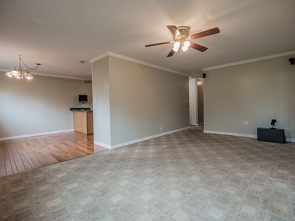 3rd image of 483 Lawnview Dr