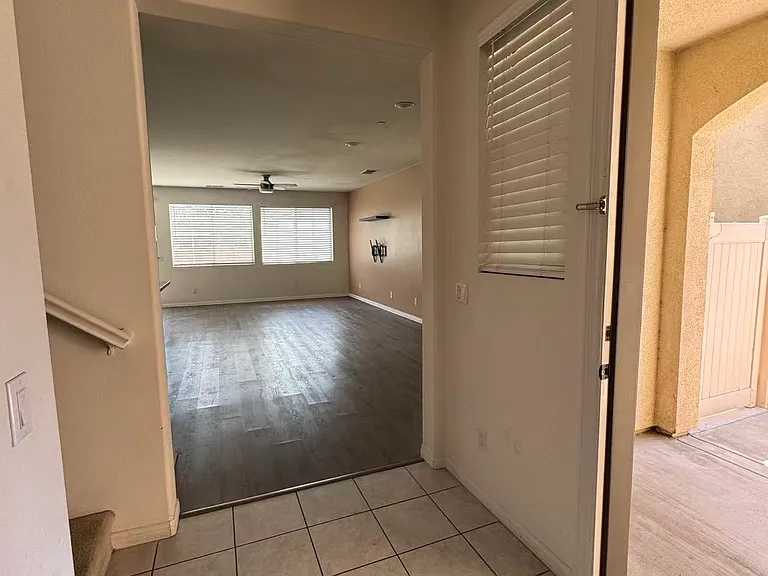 4961 S Monarch Pl — Photo 2