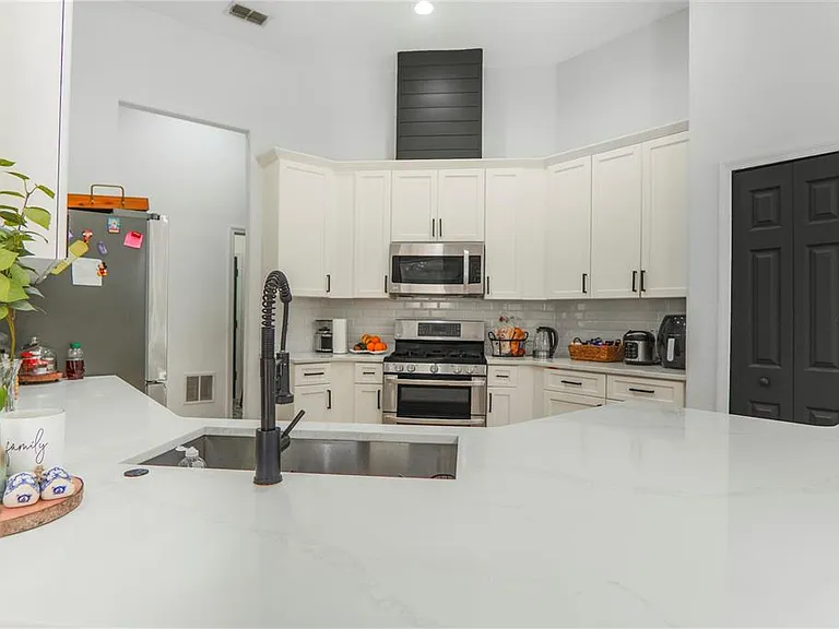 2884 Majestic Isle Dr — Photo 17